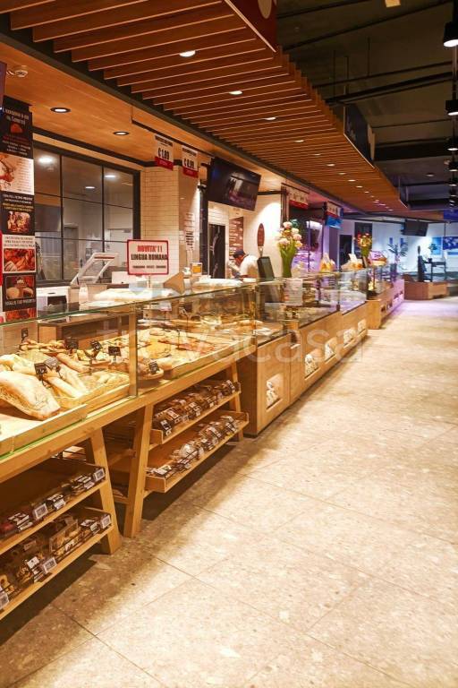 negozio in vendita a Pescara in zona Centro Città