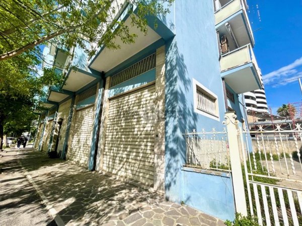 negozio in vendita a Pescara in zona Madonna del Fuoco