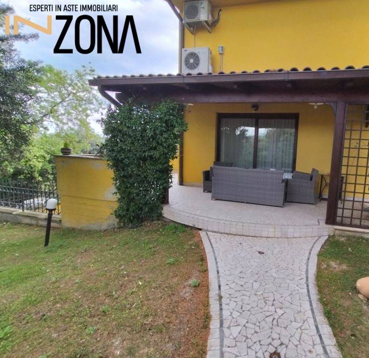 casa indipendente in vendita a Pescara in zona Colle Innamorati