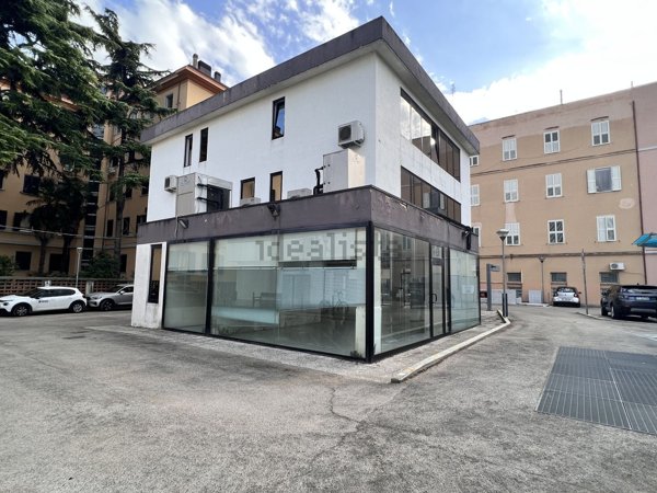 locale commerciale in vendita a Pescara