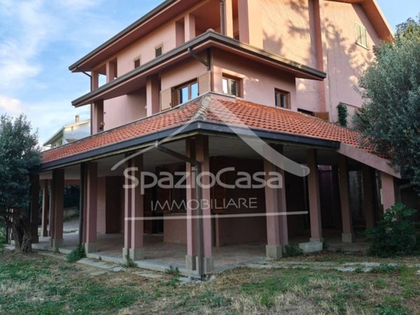 casa indipendente in vendita a Pescara