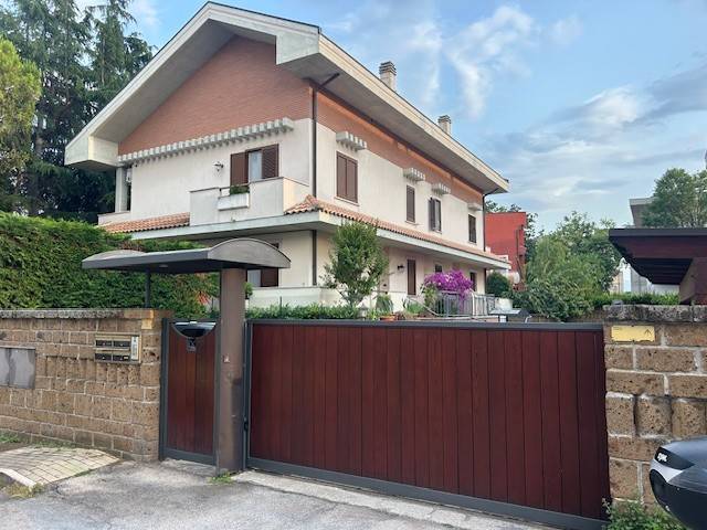 casa indipendente in vendita a Pescara in zona Ospedale