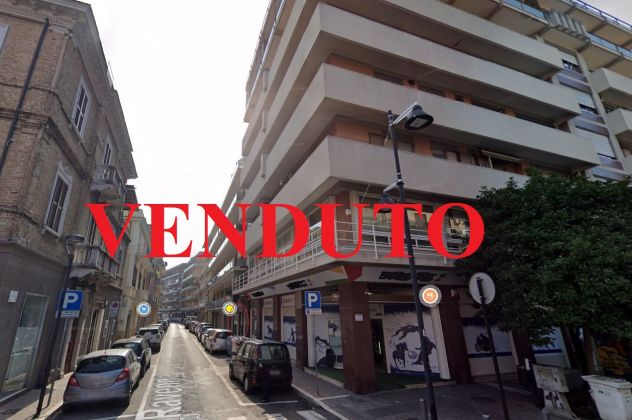 negozio in vendita a Pescara in zona Centro Città