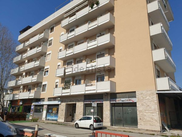 locale commerciale in vendita a Pescara in zona Porta Nuova