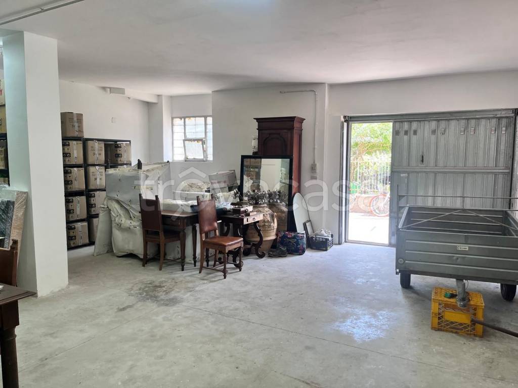 locale commerciale in vendita a Pescara