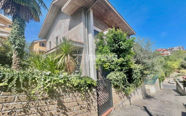 casa indipendente in vendita a Pescara in zona Colle Innamorati