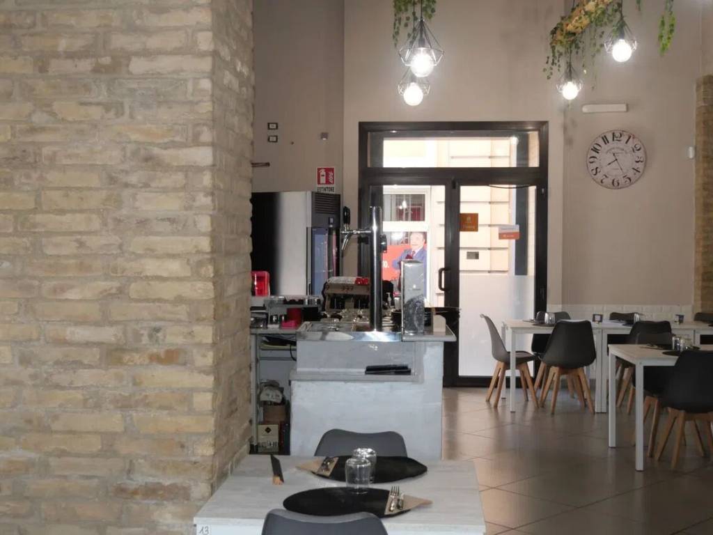 negozio in vendita a Pescara in zona Porta Nuova