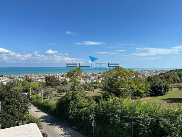 casa indipendente in vendita a Pescara in zona Ospedale
