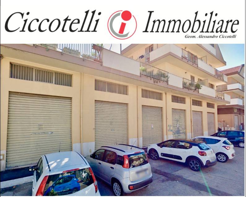 negozio in vendita a Pescara in zona Porta Nuova