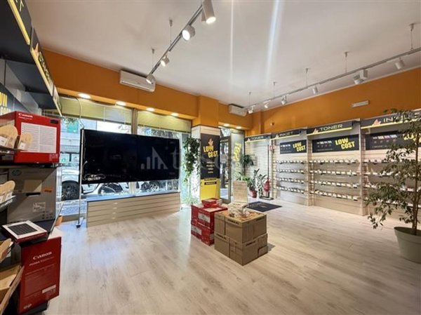 locale commerciale in vendita a Pescara