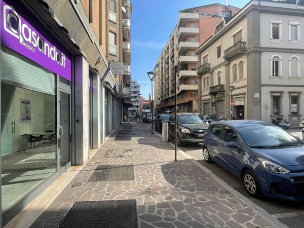 negozio in vendita a Pescara in zona Centro Città