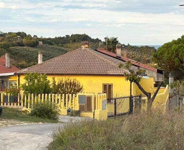 casa indipendente in vendita a Pescara in zona Pineta