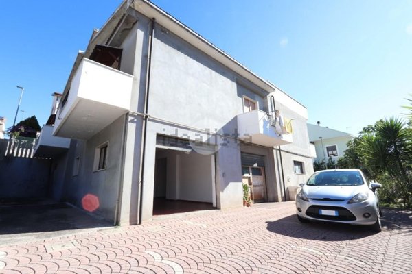 casa indipendente in vendita a Pescara in zona Colle Scorrano