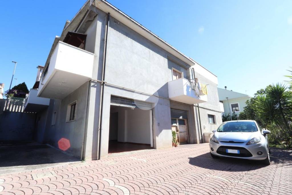 casa indipendente in vendita a Pescara in zona Colle Scorrano
