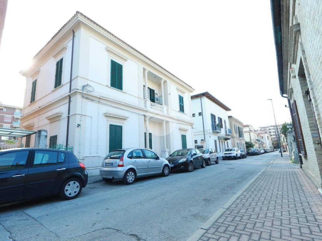 casa indipendente in vendita a Pescara