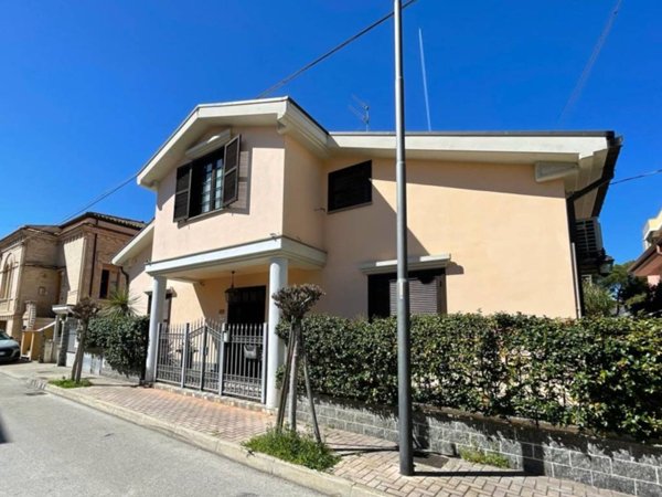 casa indipendente in vendita a Pescara