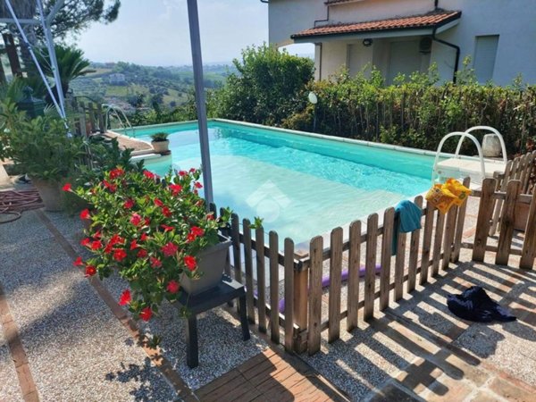 casa indipendente in vendita a Pescara in zona Ospedale