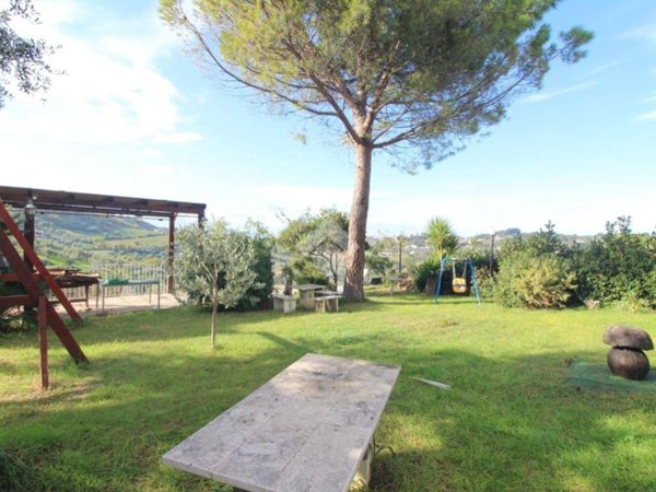 casa indipendente in vendita a Pescara in zona Ospedale