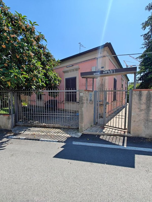 casa indipendente in vendita a Pescara in zona Castellammare