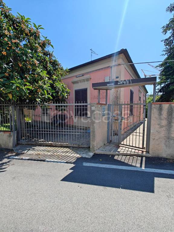 casa indipendente in vendita a Pescara in zona Castellammare