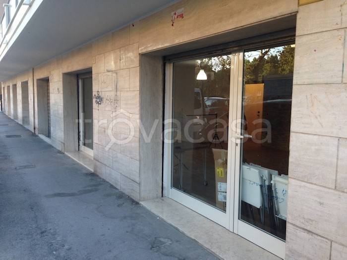 negozio in vendita a Pescara in zona Porta Nuova