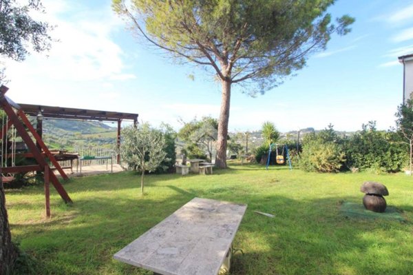 casa indipendente in vendita a Pescara in zona Colle Scorrano