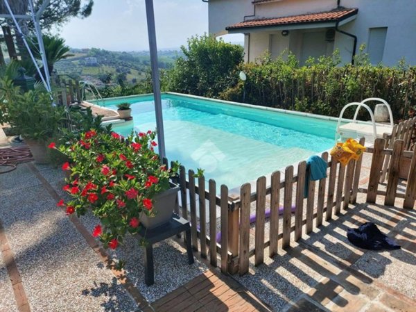 casa indipendente in vendita a Pescara in zona Colle Scorrano