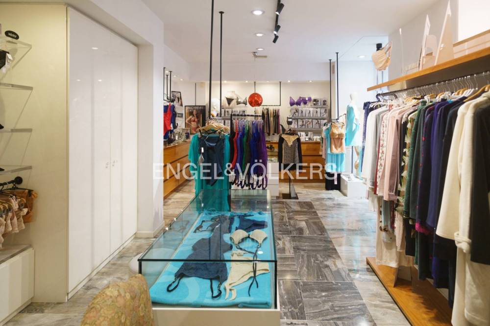 negozio in vendita a Pescara in zona Centro Città