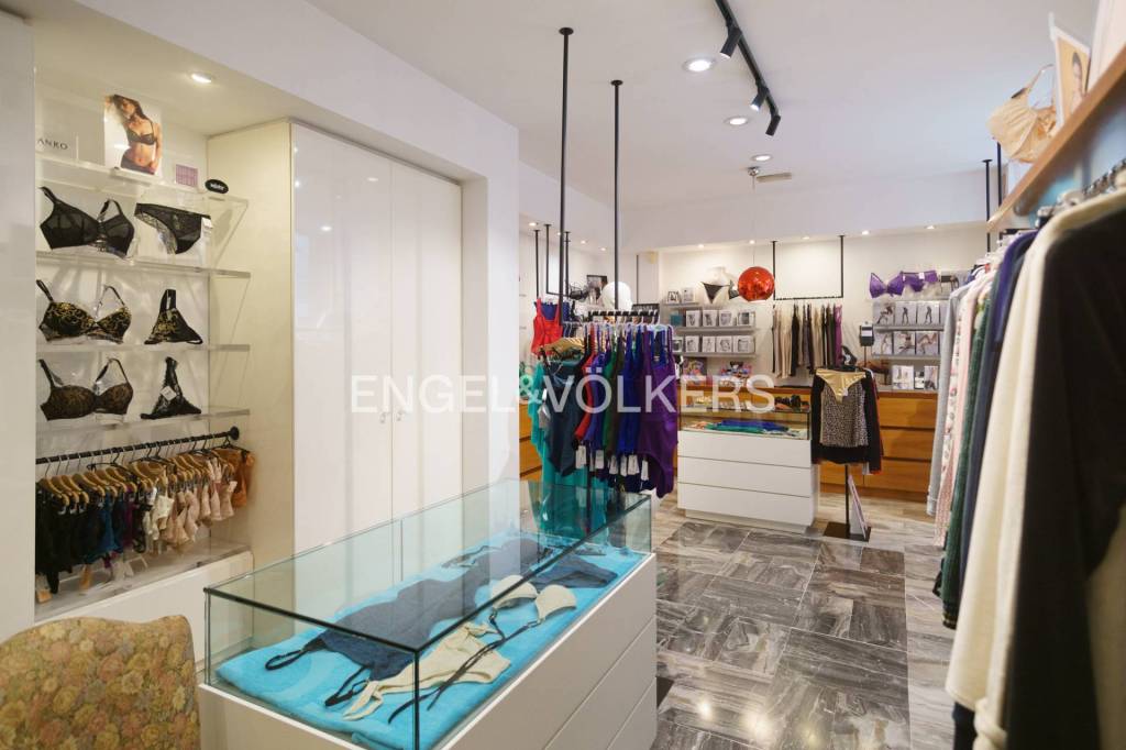 negozio in vendita a Pescara in zona Centro Città