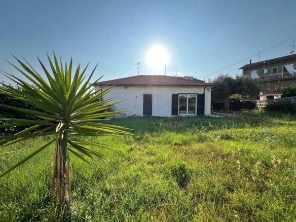 casa indipendente in vendita a Pescara in zona Ospedale