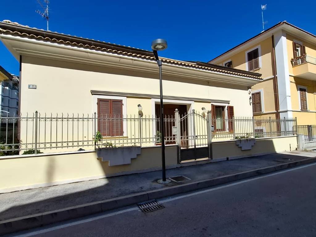 casa indipendente in vendita a Pescara in zona Centro Città