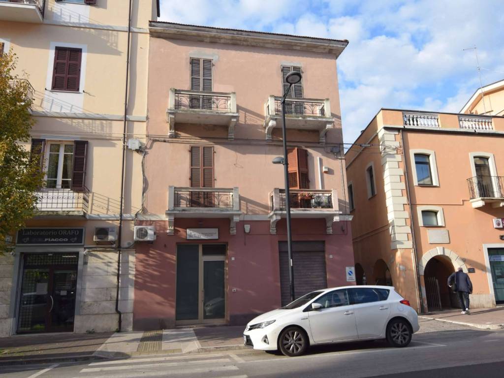 negozio in vendita a Pescara in zona Centro Città