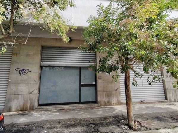 negozio in vendita a Pescara in zona Stadio