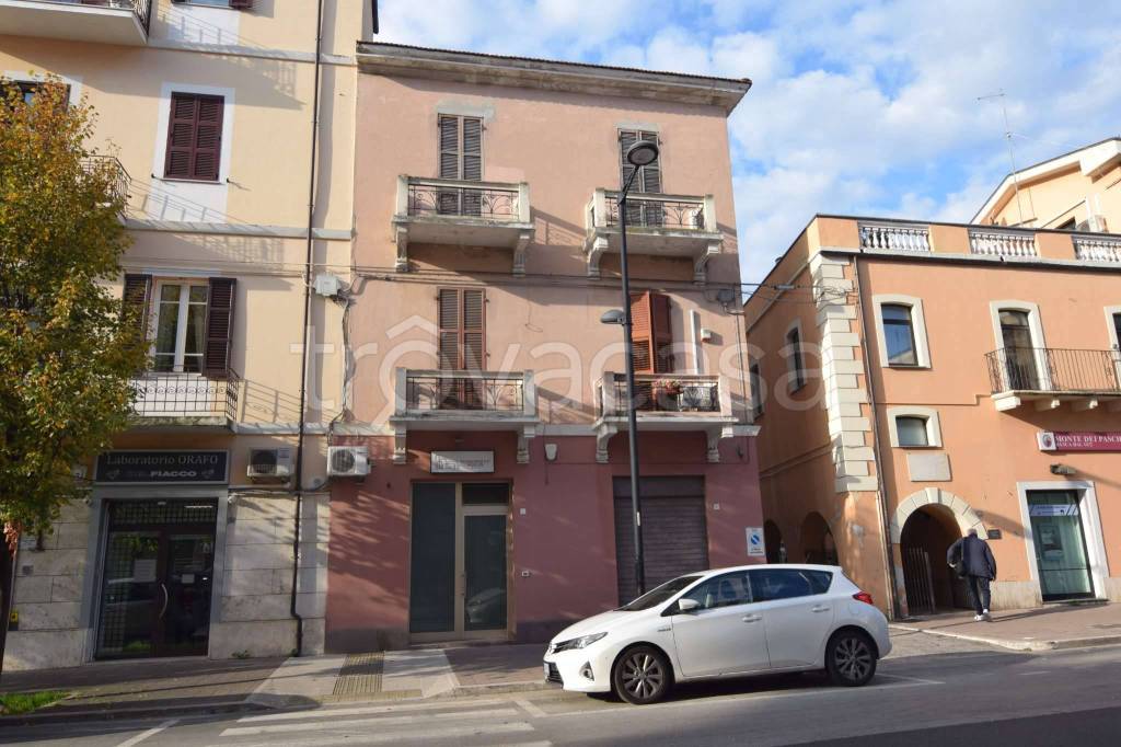 negozio in vendita a Pescara in zona Centro Città