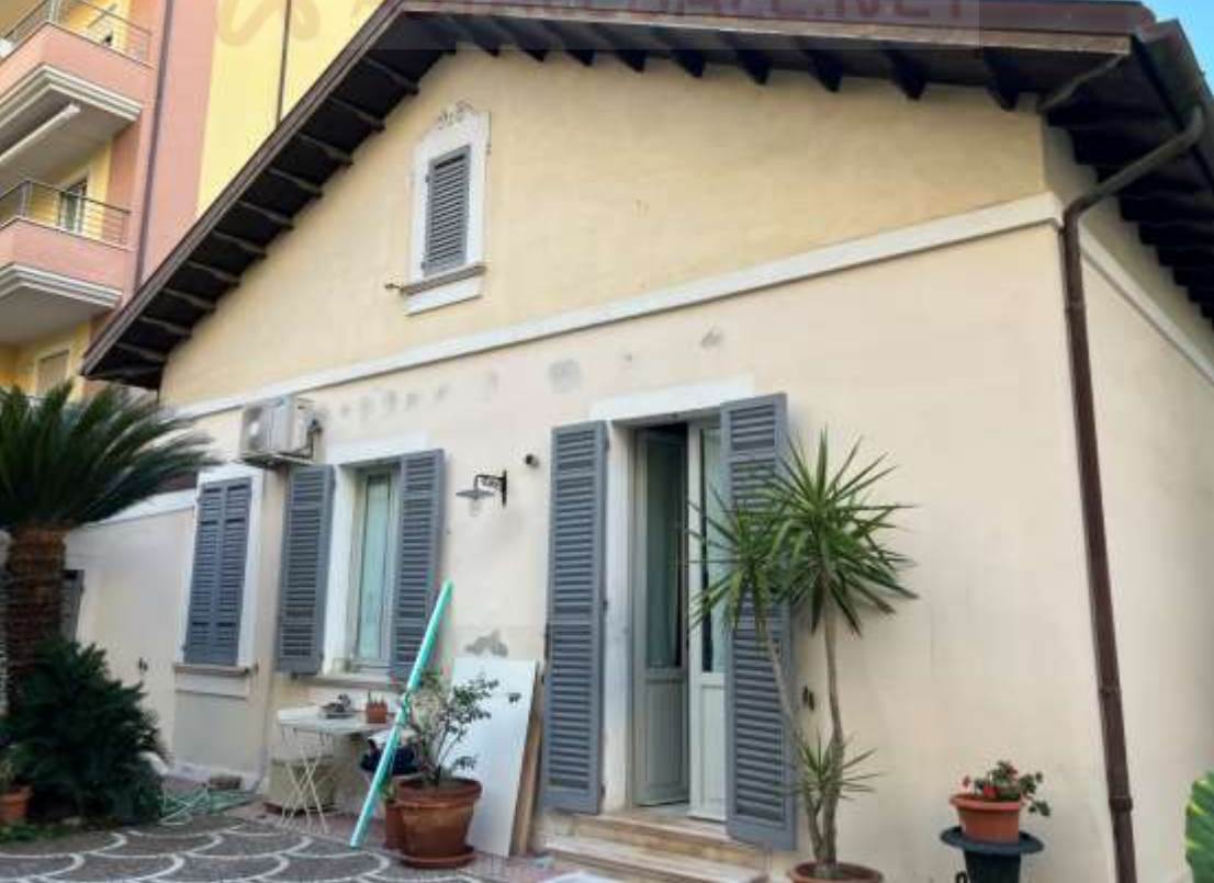casa indipendente in vendita a Pescara in zona Centro Città