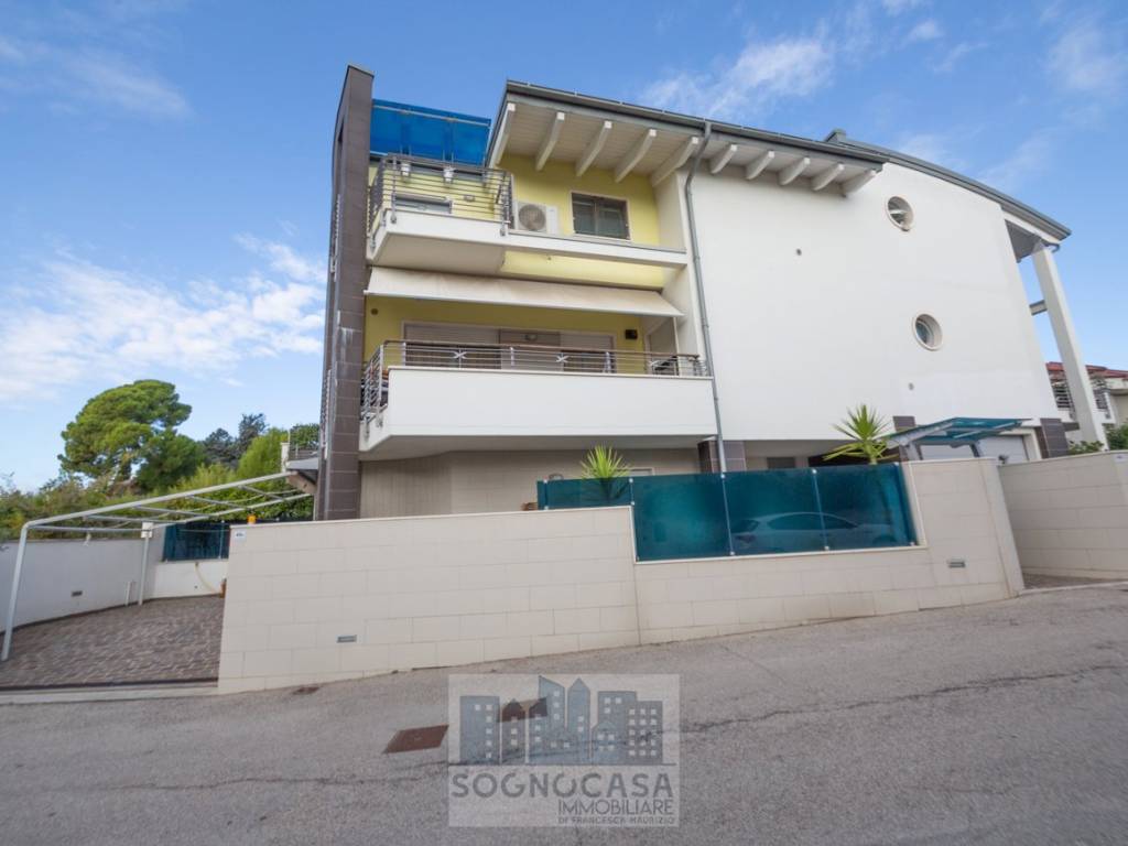 casa indipendente in vendita a Pescara in zona Ospedale