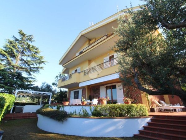 casa indipendente in vendita a Pescara in zona Ospedale