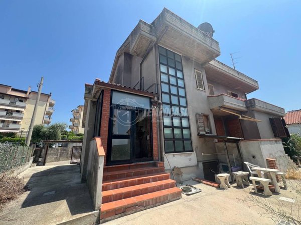 casa indipendente in vendita a Pescara in zona Ospedale