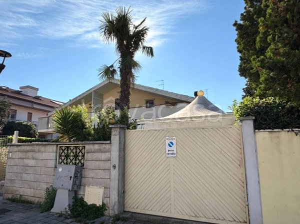 casa indipendente in vendita a Pescara in zona Porta Nuova