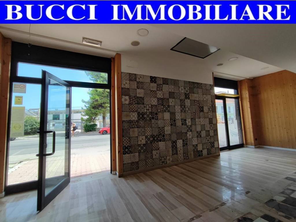 negozio in vendita a Pescara