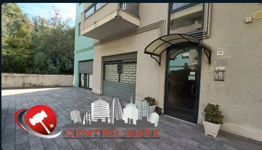 negozio in vendita a Pescara in zona Colle Innamorati