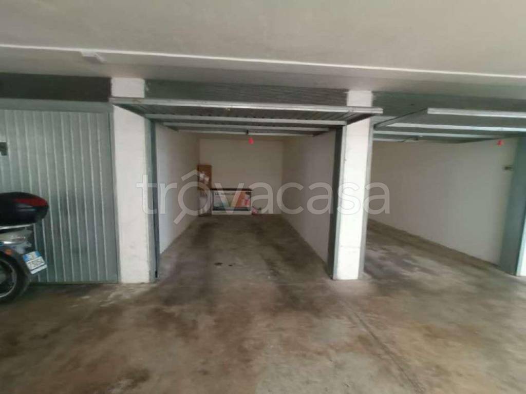 locale commerciale in vendita a Pescara in zona Colle Innamorati