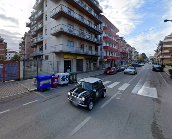 locale commerciale in vendita a Pescara in zona Stadio