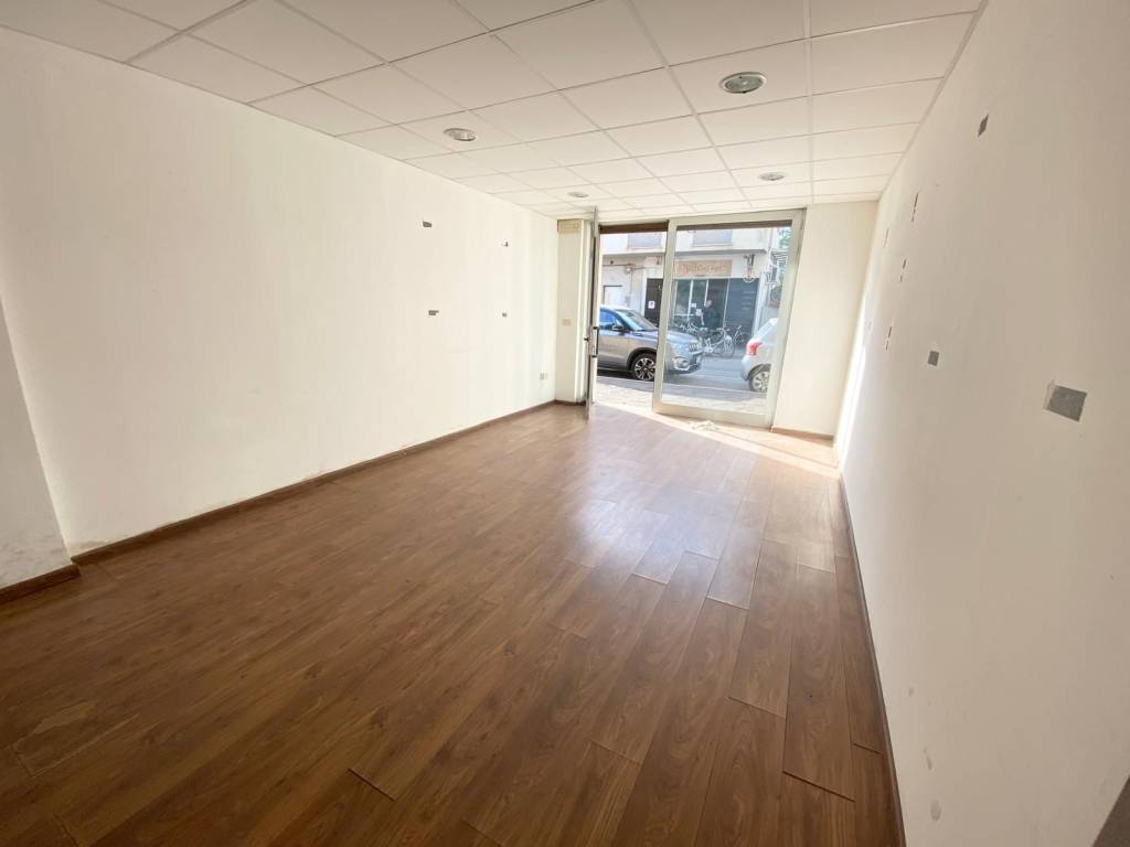 negozio in vendita a Pescara in zona Duca degli Abruzzi