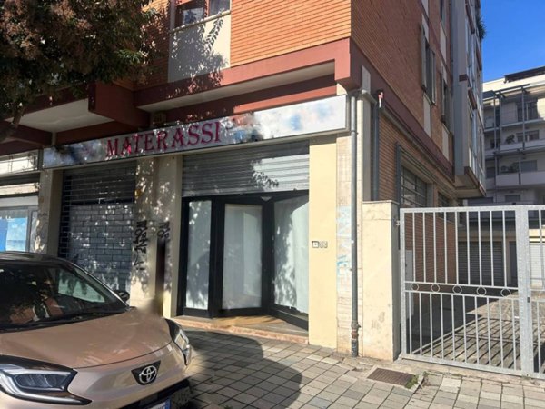 negozio in vendita a Pescara in zona Porta Nuova