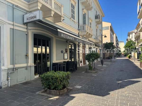 negozio in vendita a Pescara in zona Centro Città
