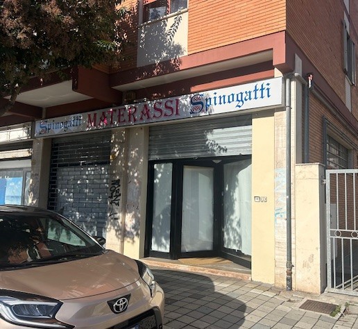 negozio in vendita a Pescara