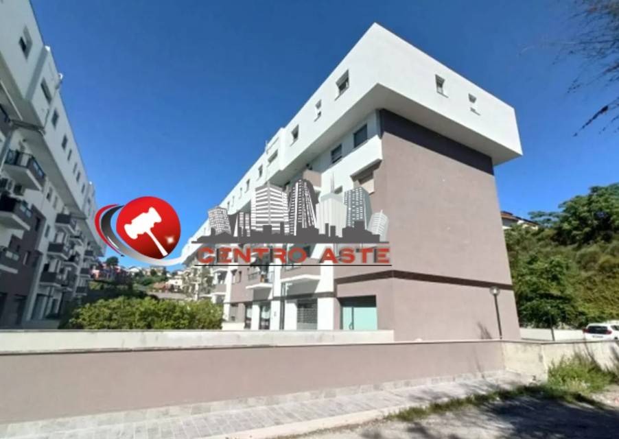 negozio in vendita a Pescara in zona Colle Innamorati