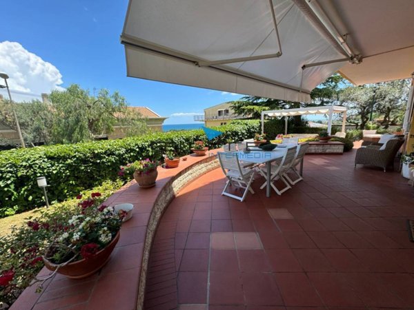 casa indipendente in vendita a Pescara in zona Castellammare