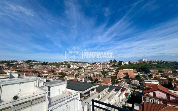 casa indipendente in vendita a Pescara in zona Colle Innamorati